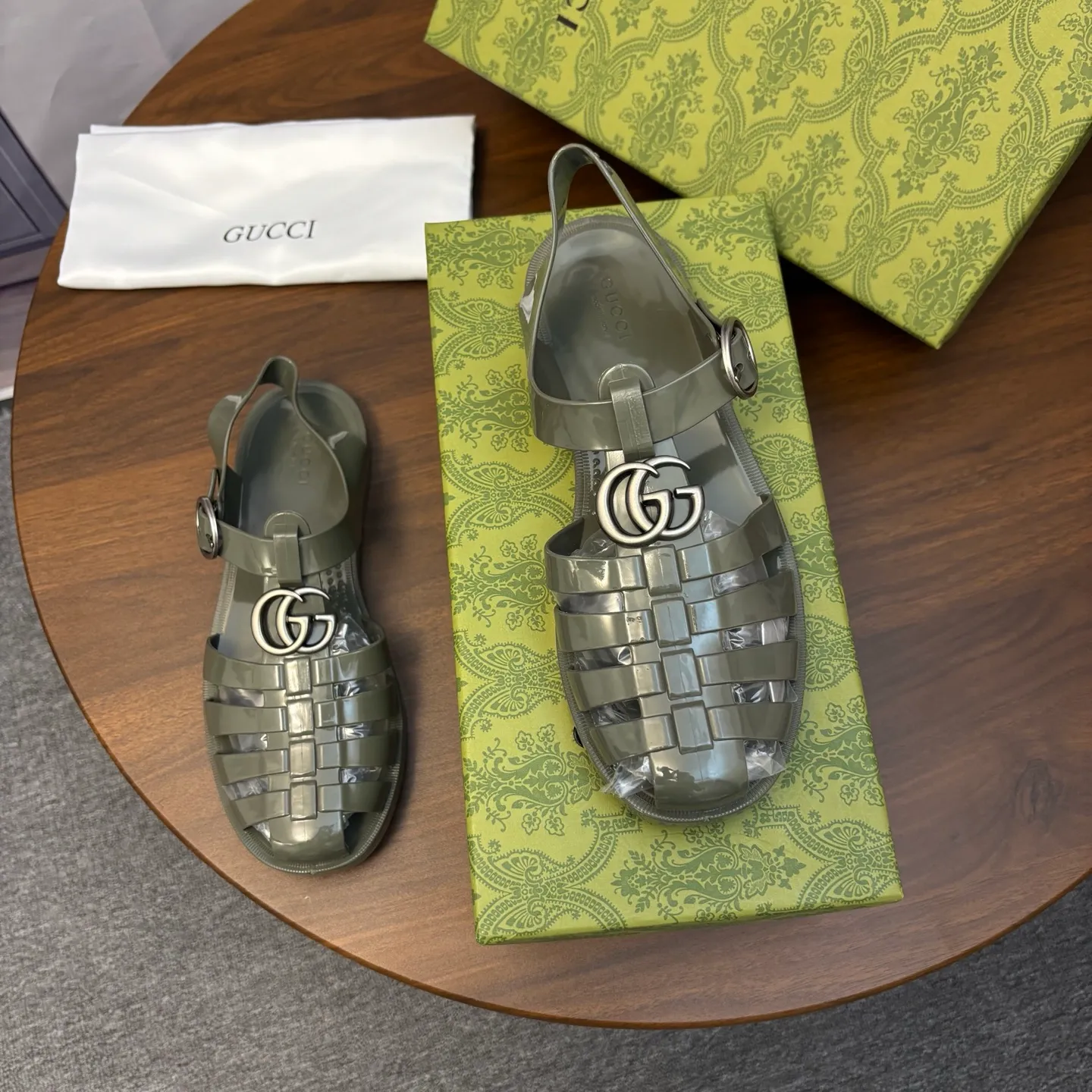 Men's shoes 260💰 [Gucci] Counter quality, top-quality original goods, real photos! Original TPU material, fine workmanship, comfortable; genuine 1:1 replica Size: 36 ~ 46 Half drag: 38 ~ 45